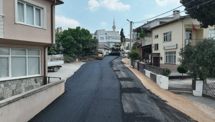 Büyükşehir Belediyesi Karacabey’in Yenikaraağaç Mahallesi’nde Yolları Yeniliyor