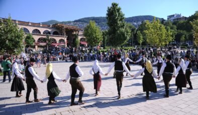 Tarihi Hanlar Bölgesinde Halk Dansları Yarışması Şöleni