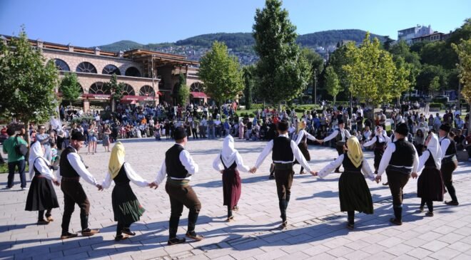 Tarihi Hanlar Bölgesinde Halk Dansları Yarışması Şöleni
