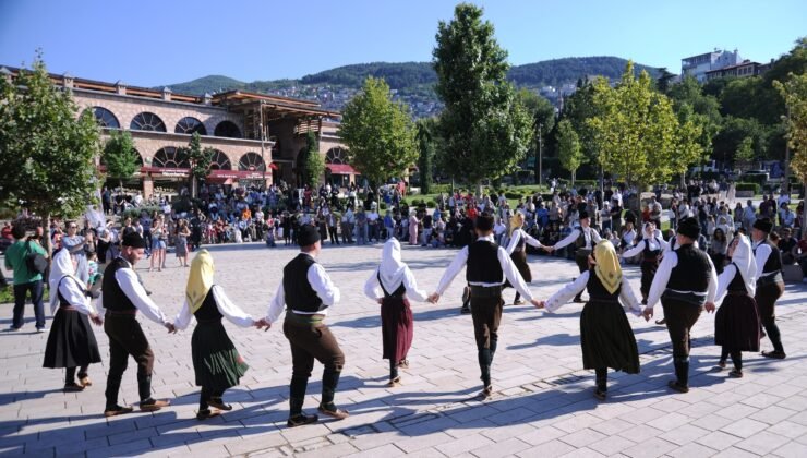 Tarihi Hanlar Bölgesinde Halk Dansları Yarışması Şöleni