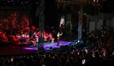 Bursa’da Açık Havada Derya Bedavacı Rüzgarı