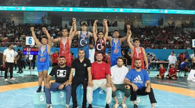 Minikler Güreş Türkiye Şampiyonasında Büyükşehir Belediyespor Damgası