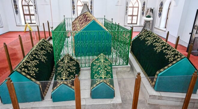 Büyükşehir Belediyesi Hanedan Türbelerindeki Puşideler Yeniliyor
