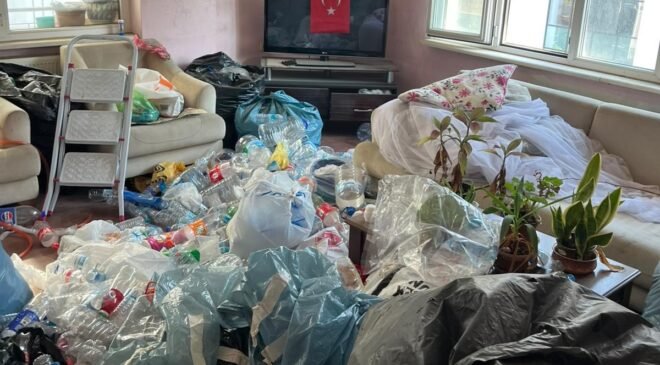 Osmangazi Çırpan Mahallesi’nde Çöp Evden 2.5 Ton Geri Dönüşüm Atığı Çıkarıldı