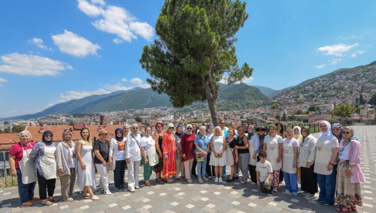 Osmangazi’de Kadın Girişimciler Üftade Meydanında Emeklerini Sergiledi