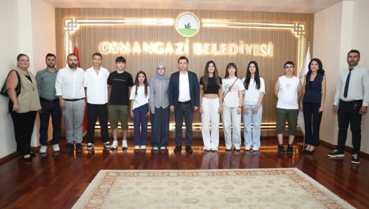 Osmangazi Belediye Başkanı Erkan Aydın Başarılı Öğrencileri Tebrik Etti