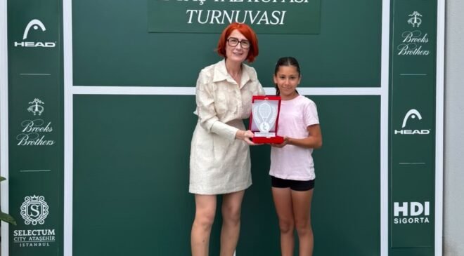 Osmangazi Belediyespor Tenis Takımı Sporcusu Azra Özyardımcı’dan Kortta Örnek Mücadele