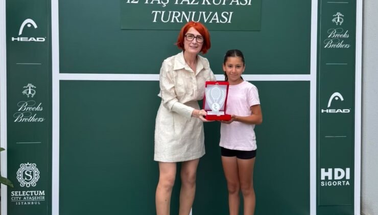 Osmangazi Belediyespor Tenis Takımı Sporcusu Azra Özyardımcı’dan Kortta Örnek Mücadele