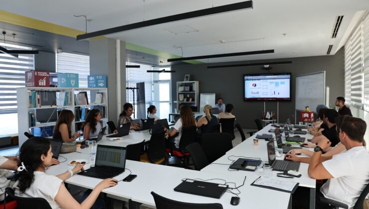 Nilüfer Belediyesi Çalışanlarına Dijital Yetkinlik ve Excel Eğitimi Düzenledi