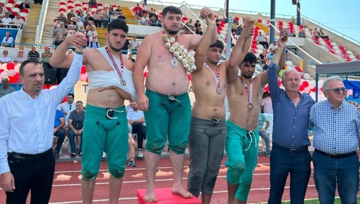 Büyükşehir Belediyesporlu Güreşçiler 8 Madalya 2 Kupa Kazandılar