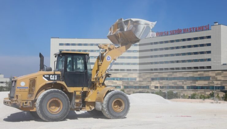 Büyükşehir Belediyesi Şehir Hastanesi’nin İç Yollarını Yeniledi