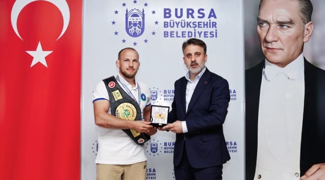 Büyükşehir Belediyesi Başkan Vekili Şahin Biba’dan Dünya Şampiyonu Güreşçiye Tebrik