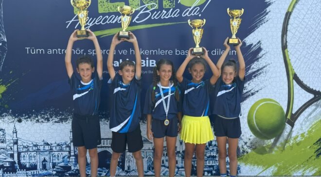 Büyükşehir Belediyespor Tenisçileri Kupaları Topladı