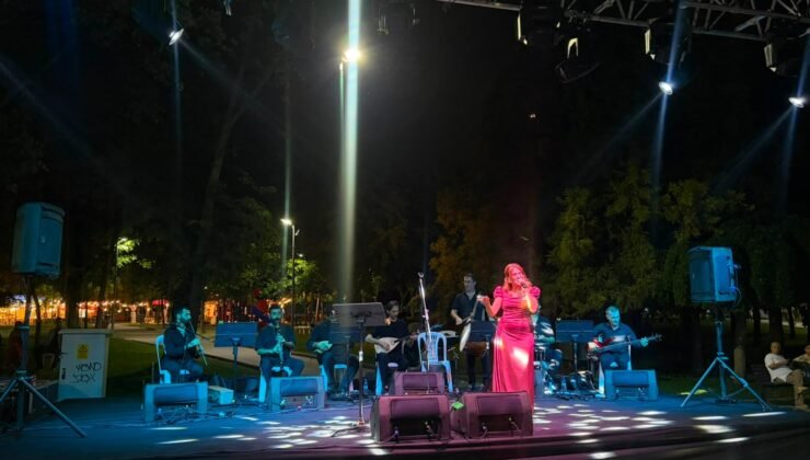Kültürpark Göl Kenarında Zafer Türküleri