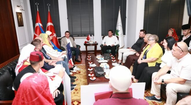 Balkan Festivali’nin Konuklarından Osmangazi Belediye Başkanı Erkan Aydın’a Teşekkür Ziyareti