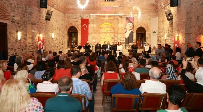 Osmangazi’de Usta Oyuncu Altan Erkekli “Bir Memleket Hikayesi” Anlattı