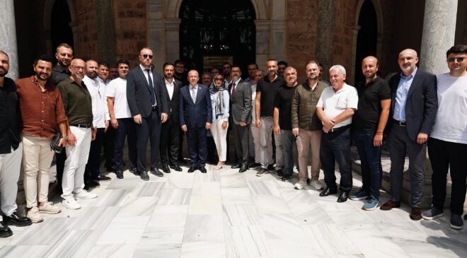 Özer Matlı’ya Kapalı Çarşıda Sevgi Seli