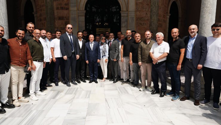 Özer Matlı’ya Kapalı Çarşıda Sevgi Seli