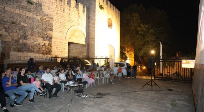 Osmangazi’de Sinema Keyfi Tarihi Surların Gölgesinde Yaşandı