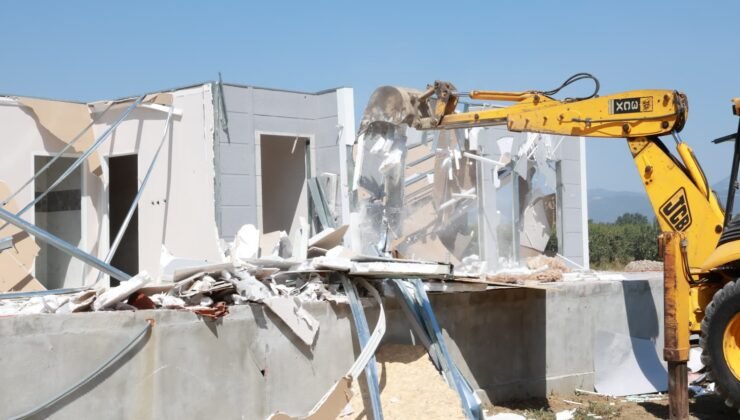 Osmangazi’de Birinci Sınıf Tarım Arazisine Yapılan Kaçak Yapı Yıkıldı