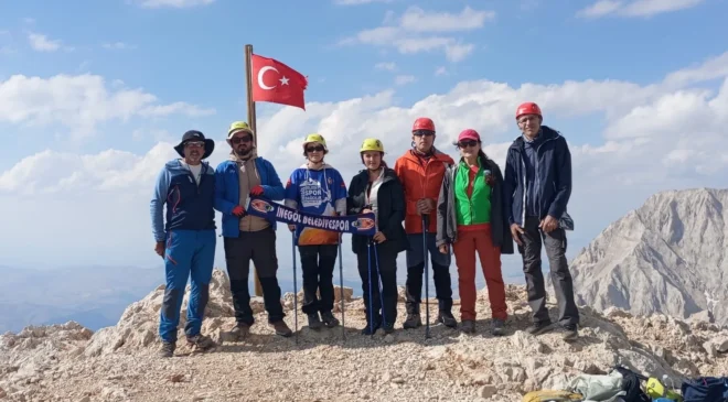 İnegöl Belediyesi Dağcıları 30 Ağustos Zafer Bayramı için Aladağlar’a Tırmandı
