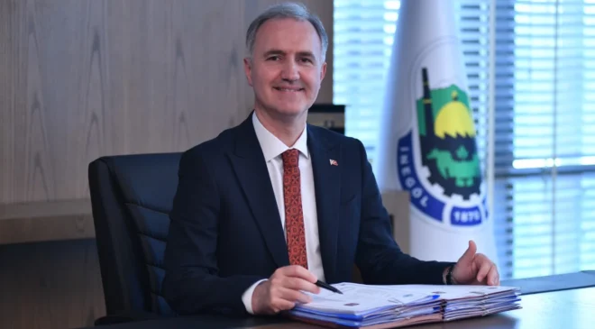 İnegöl Belediyesi Mevlit Kandilinde Helva İkram Etti