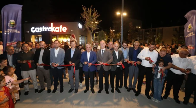 Alanyurt Meydanı Coşkulu Bir Törenle Hizmete Açıldı