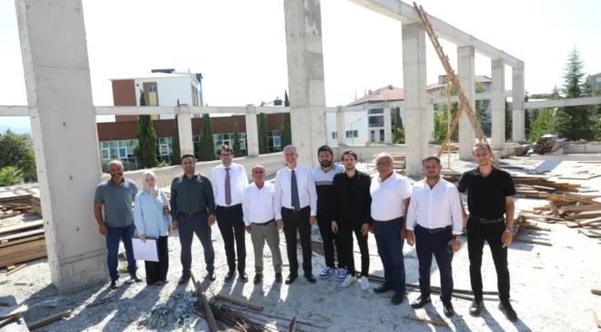 İnegöl Alanyurt Yüzme Havuzunda Yapım Çalışmaları Devam Ediyor