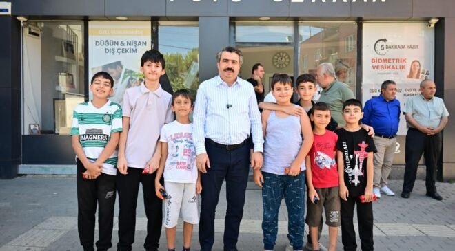 Yıldırım Belediye Başkanı Oktay Yılmaz Çiçek Caddesi Esnafıyla Bir Araya Geldi