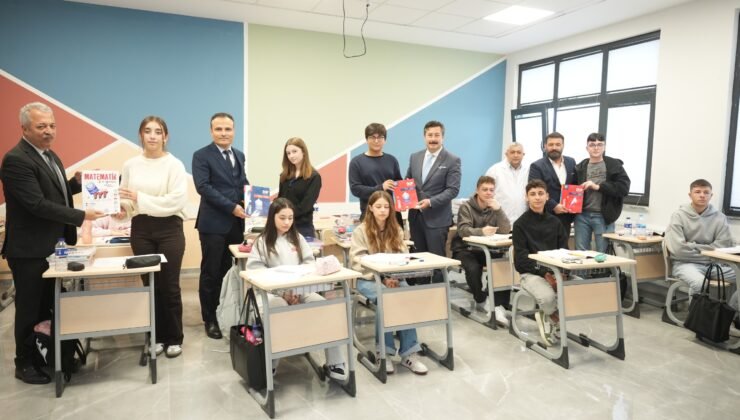 Yenişehir’de Üniversite Adaylarına 3 Bin Kitap Desteği Veriliyor