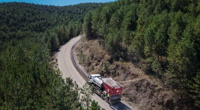 Büyükşehir Belediyesi 3 İlçede 50 Kilometrelik Yolu Yeniledi