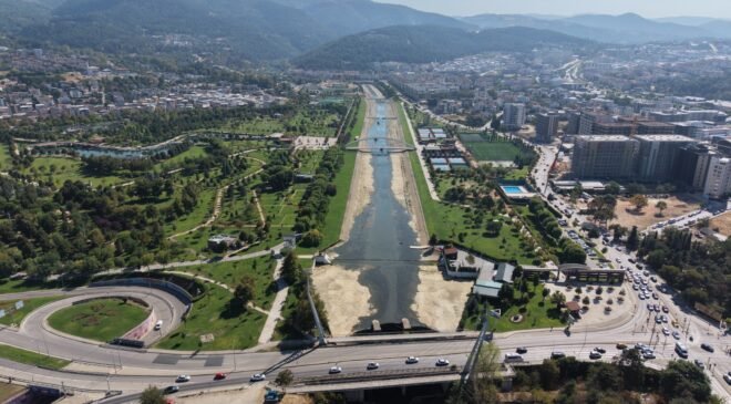 Büyükşehir Belediyesi’nden Dere Temizliği Mesaisi
