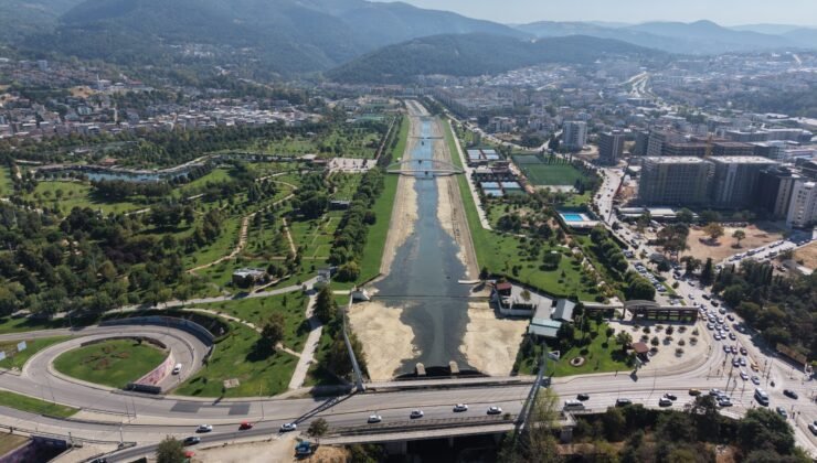 Büyükşehir Belediyesi’nden Dere Temizliği Mesaisi