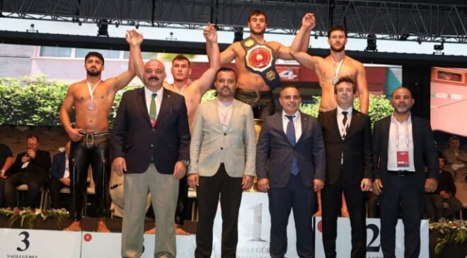 Büyükşehir Belediyesi Güreşçisinden Cumhurbaşkanlığı Kupasında Üçüncülük Başarısı