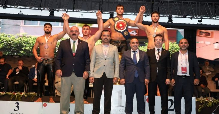 Büyükşehir Belediyesi Güreşçisinden Cumhurbaşkanlığı Kupasında Üçüncülük Başarısı