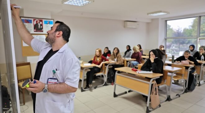 Büyükşehir Belediyesi’nin Düzenlediği Ücretsiz YKS Kurslarında Eğitimler Başladı