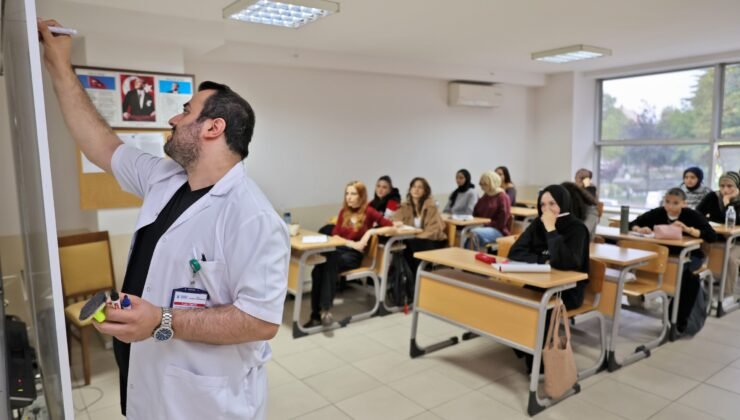 Büyükşehir Belediyesi’nin Düzenlediği Ücretsiz YKS Kurslarında Eğitimler Başladı