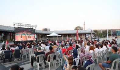 Osmangazi Meydanında Avrupa Şampiyonasında Final Coşkusu