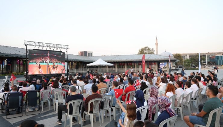 Osmangazi Meydanında Final Coşkusu