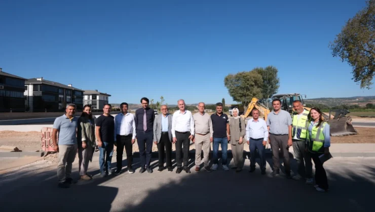 İnegöl Belediyesi Alanyurt Yeni Mahallede Yeni Semt Sahası Çalışması Başlattı