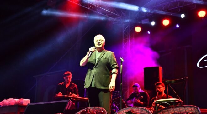 Yenişehir Sanatçı Cengiz Kurtoğlu ile Tek Yürek Oldu