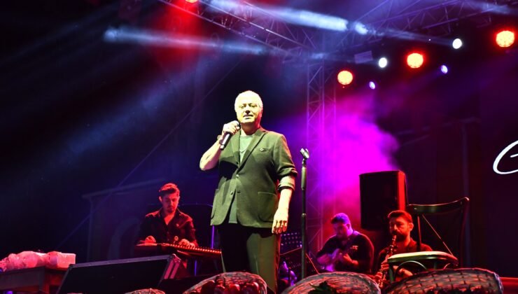 Yenişehir Sanatçı Cengiz Kurtoğlu ile Tek Yürek Oldu