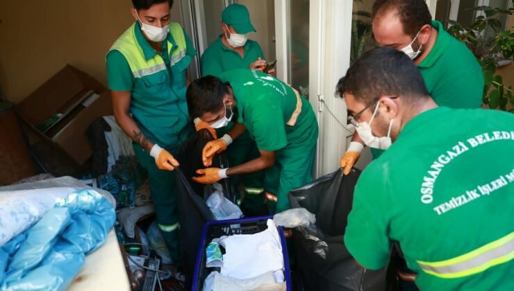 Osmangazi’de Kötü Koku Yayan Çöp Evi Ekipler Temizledi