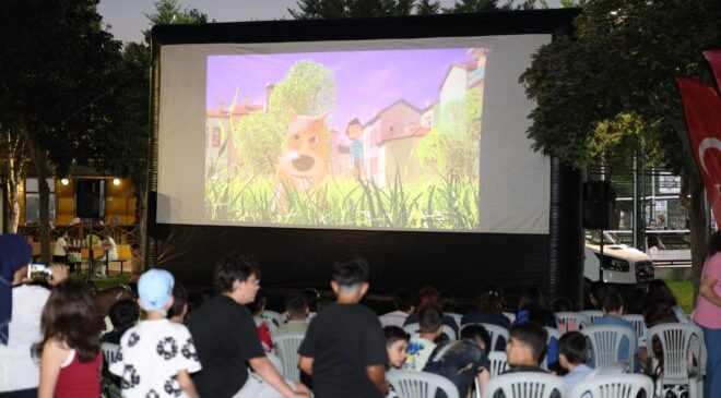 Osmangazi Soğukkuyu Parkında Çocukların Sinema Keyfi