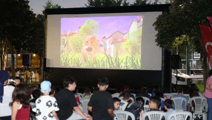 Osmangazi Soğukkuyu Parkında Çocukların Sinema Keyfi
