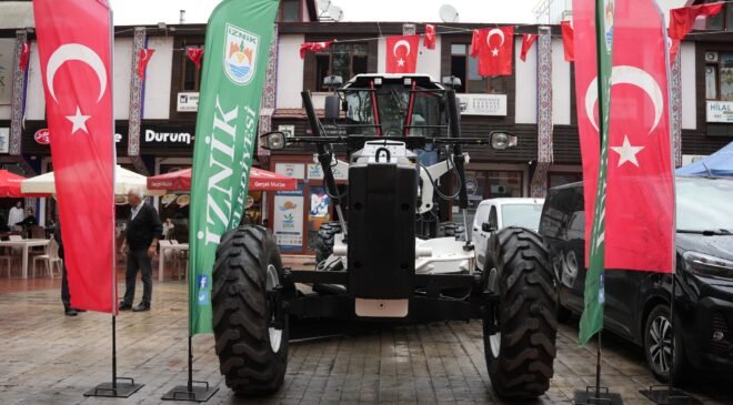 İznik Belediyesi Araç Filosuna Yeni Greyder Filosu Kattı