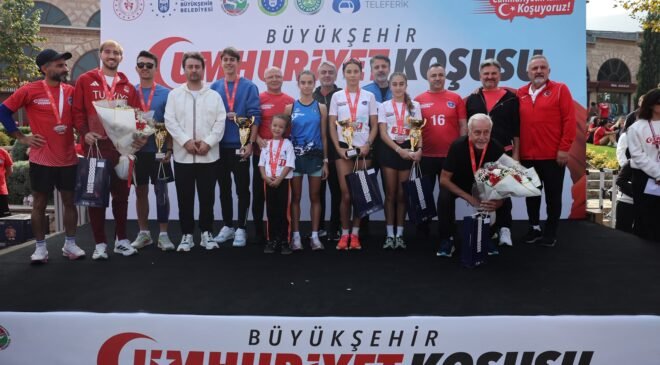 Binlerce Bursa’lı Cumhuriyet Bayramı için Koştu