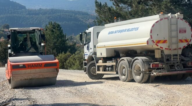 Keles İlçesinin Üç Mahallesinde Yol Mesaisi