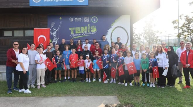 29 Ekim Cumhuriyet Coşkusu Tenis Kortlarına Taşındı