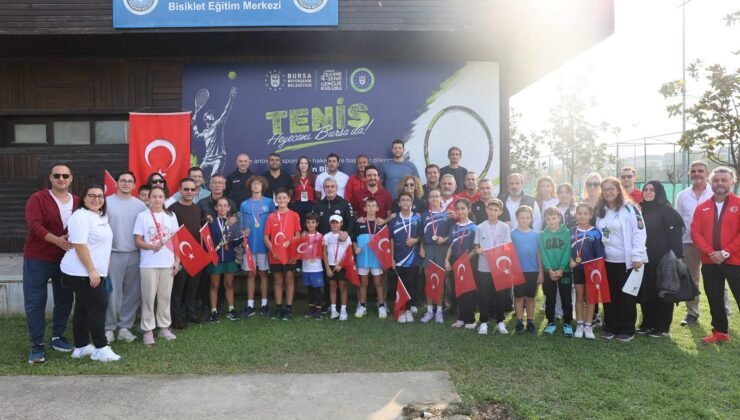 29 Ekim Cumhuriyet Coşkusu Tenis Kortalarına Taşındı